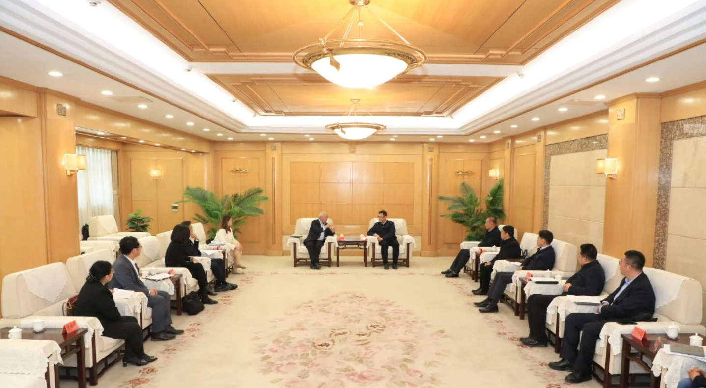 Leaders of Xiqing District held talks with Pan Xiyuan, Executive Chairman and CEO of Perennial Group, and his delegation